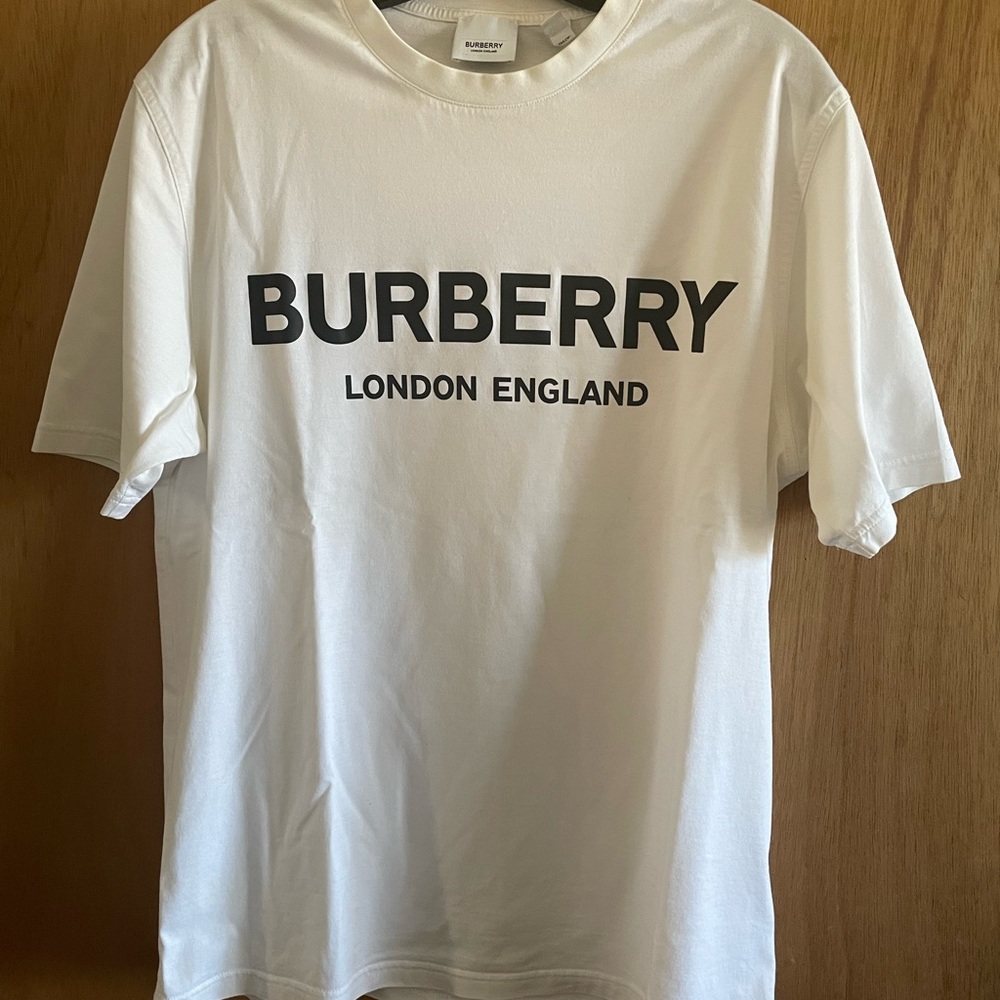**SOLD** NWOT Burberry White Logo Short Sleeve Tee